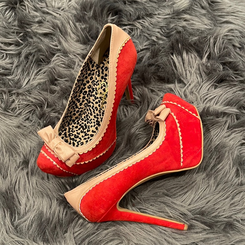 Jessica Simpson red & beige pumps size 6